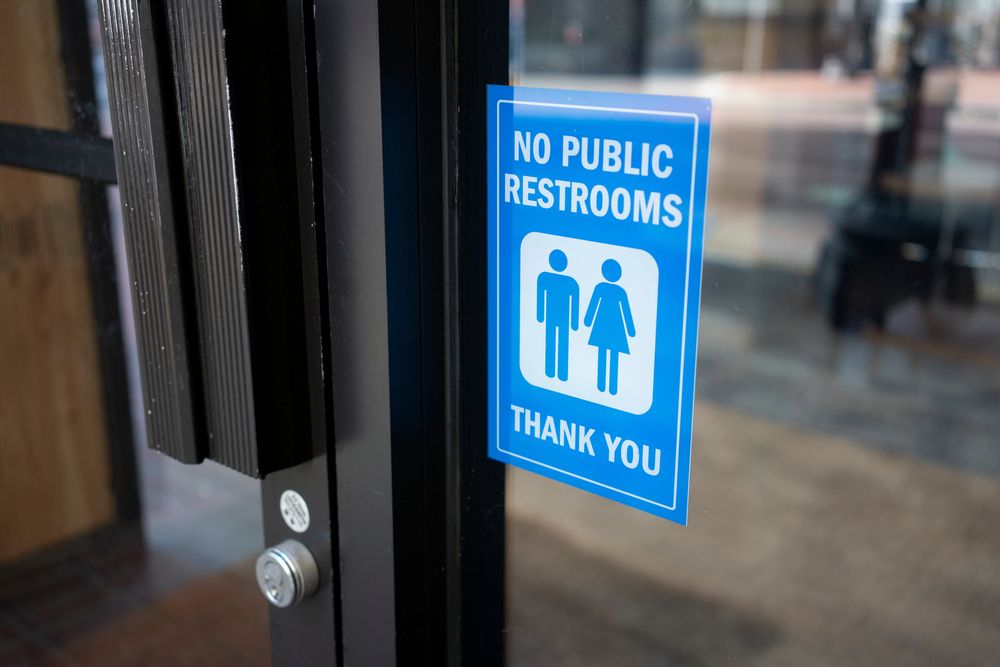 A sign that says no public restrooms.